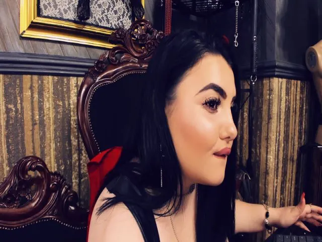 Live sex webcam photo for MelissaGlow #254511876