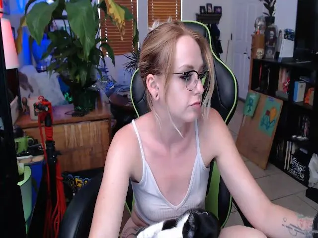 Live sex webcam photo for KinzySuicide #260250713