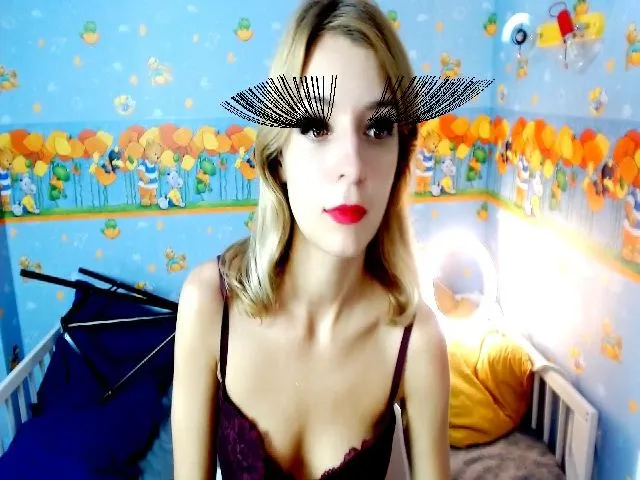 Live sex webcam photo for ELLIEFLOYD #252679767