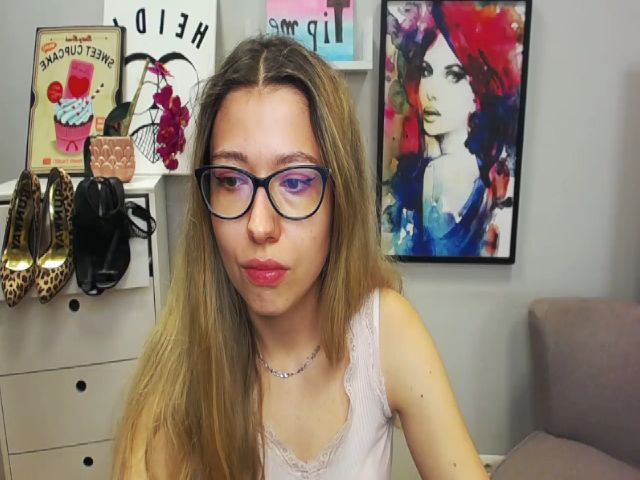 Live sex webcam photo for HeidiFLOWER #264772880