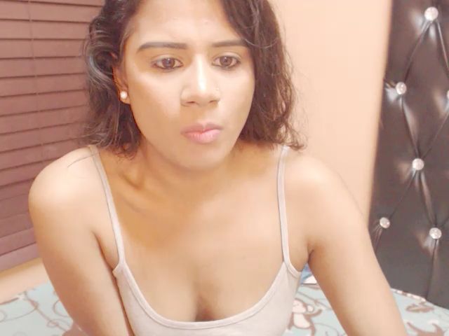 Live sex webcam photo for PARADISEQEEN #258976068