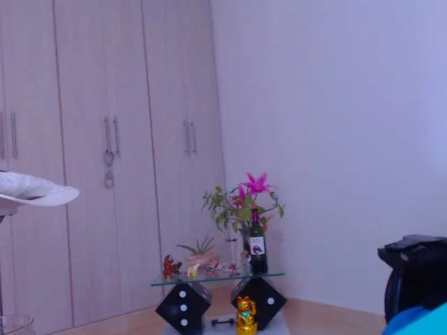 Live sex webcam photo for Queenofsquirt #241336518