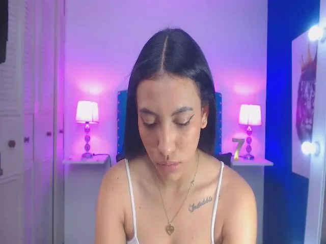 Live sex webcam photo for Georgia_Cox #253844197