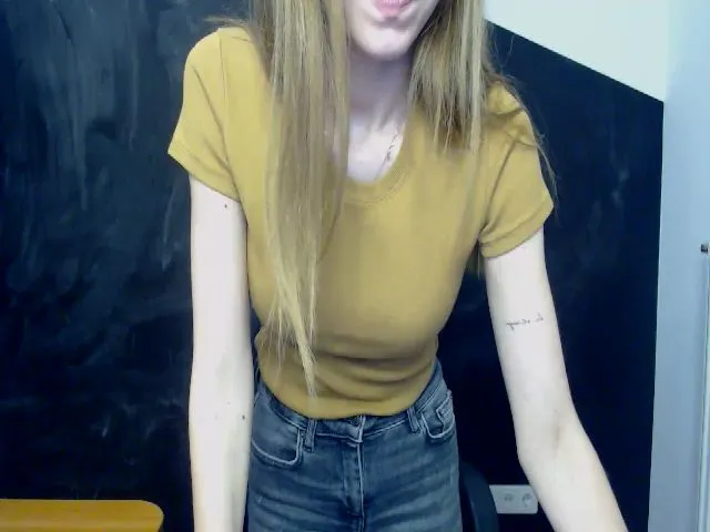 Live sex webcam photo for HappySecret_ #263277625