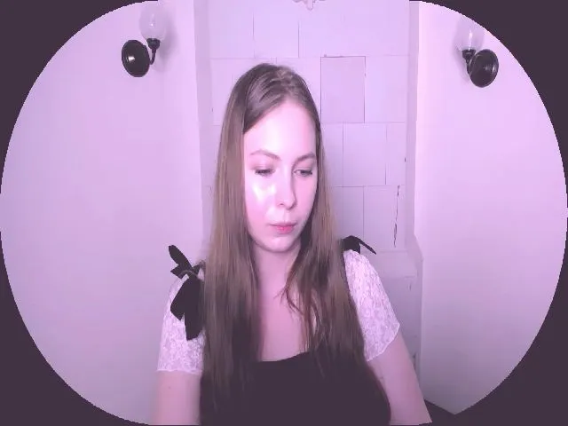 Live sex webcam photo for MollyMey #260915758