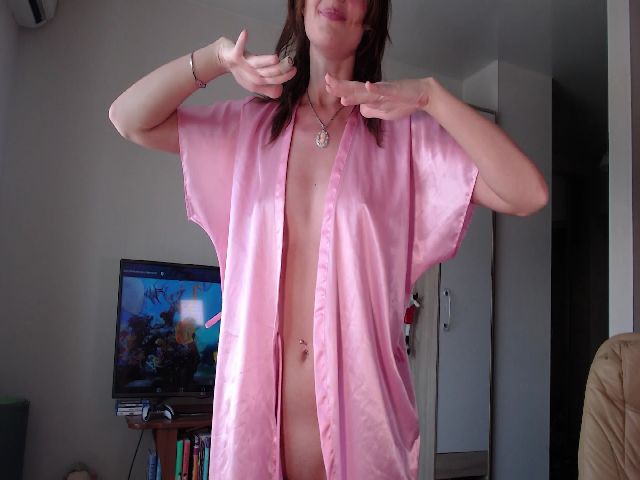 Live sex webcam photo for HoneyIAmHome #253682982