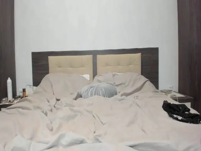 Live sex webcam photo for Miss_Medyson #255654437
