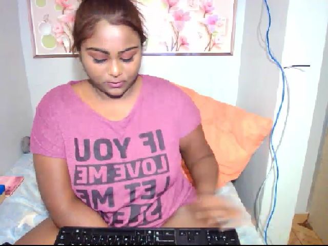 Live sex webcam photo for Indiandiva96 #257168200