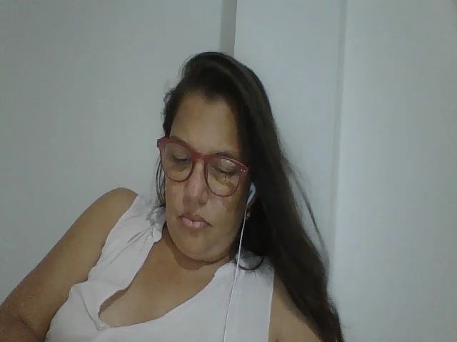 Live sex webcam photo for SweetLola01 #262558528