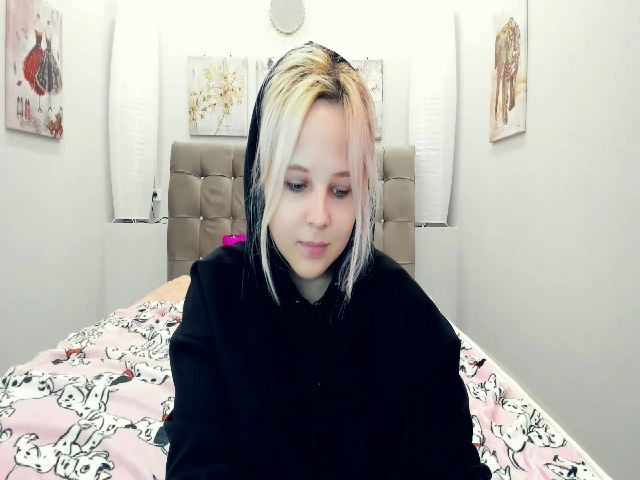 Live sex webcam photo for Helokit #261317277