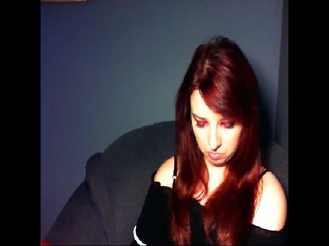 Live sex webcam photo for VirginLuna18 #255670527