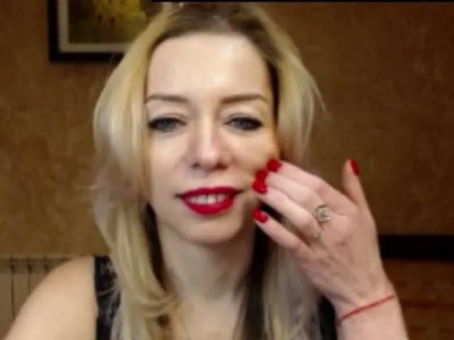 Live sex webcam photo for MilfJuliia #241265575