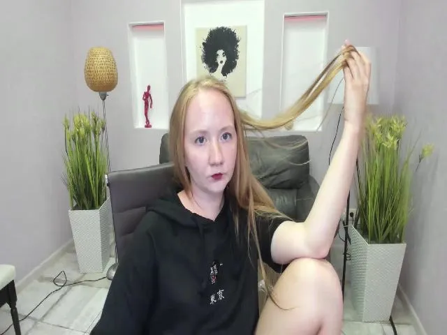 Live sex webcam photo for StunningKelly #253892517