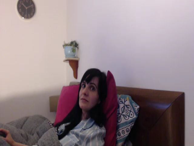Live sex webcam photo for isabellazee2 #259011879