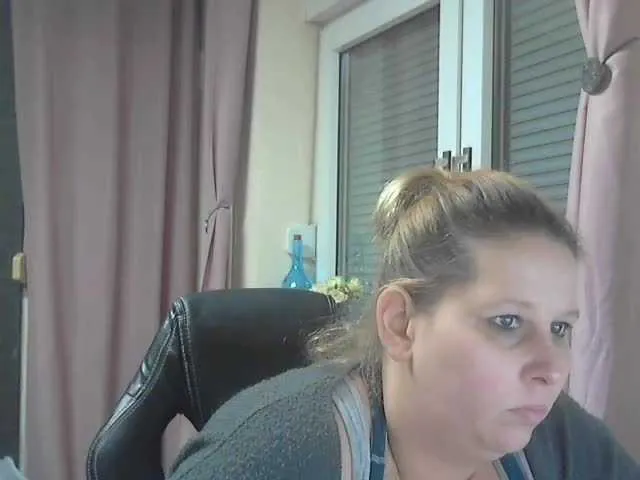 Live sex webcam photo for Mrs-Luder #287956072