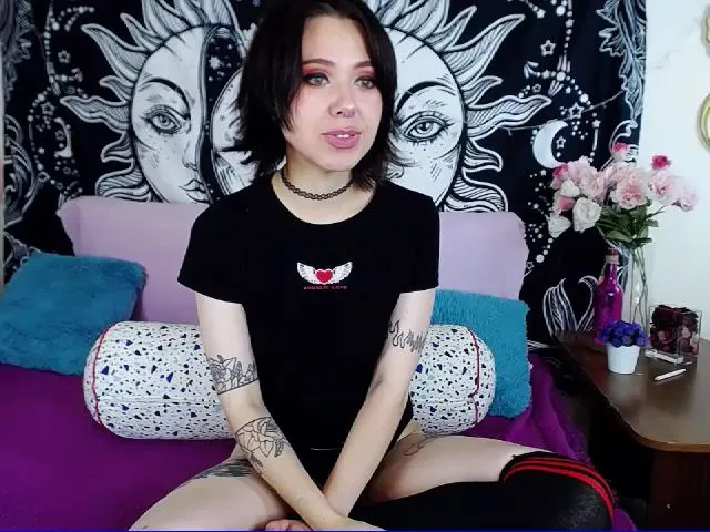 Live sex webcam photo for Vivienlow #254441195