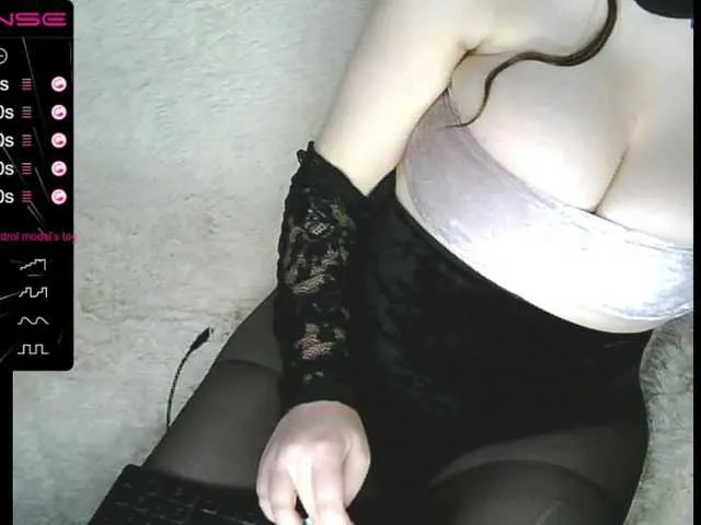 Live sex webcam photo for tytyta #241201973