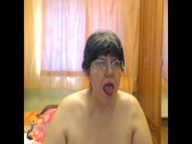 Live sex webcam photo for HugeTitsShow #258445106