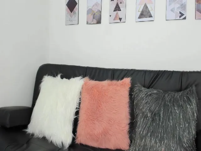Live sex webcam photo for saracruz1 #257876219