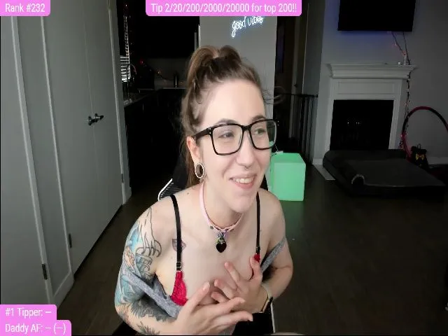 Live sex webcam photo for TheSharkQueen #253895523