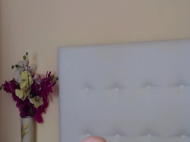 Live sex webcam photo for MelaniaYoung #257279296