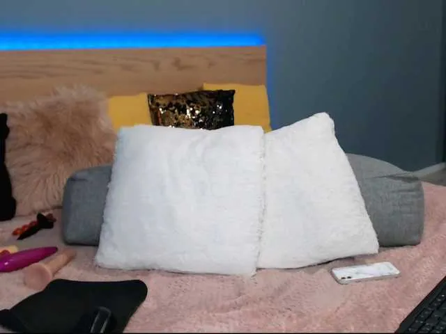 Live sex webcam photo for NinaRosee #255707916