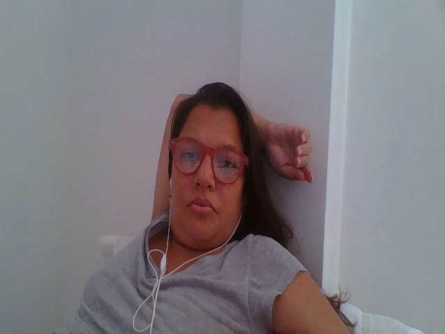 Live sex webcam photo for SweetLola01 #255126715