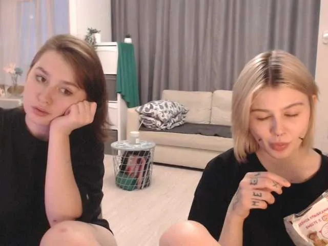 Live sex webcam photo for ChloeLexy #250380280