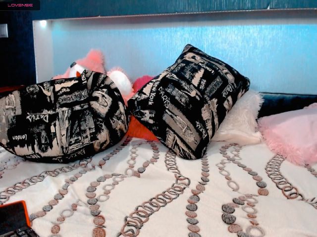 Live sex webcam photo for LindaRichXX #260529296