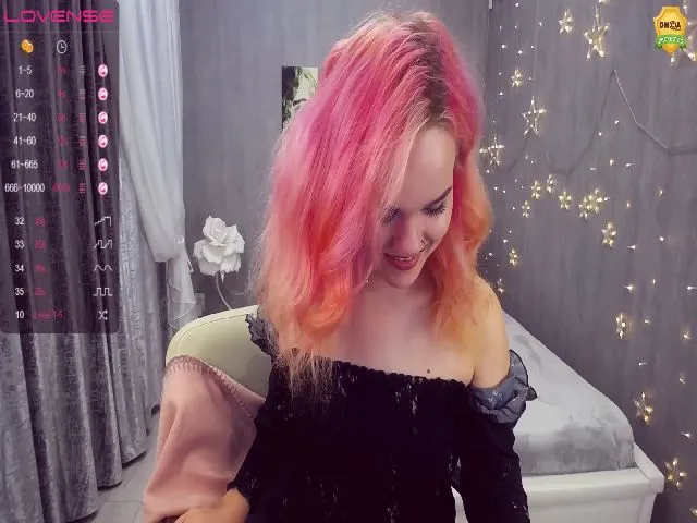 Live sex webcam photo for KerryBlair #265338355
