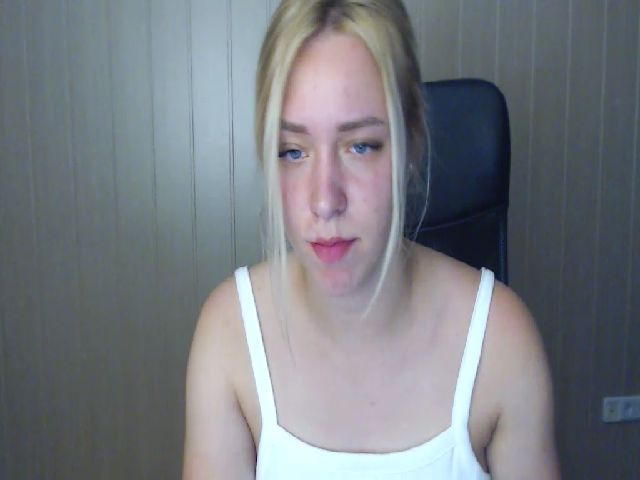 Live sex webcam photo for KetiLove_ #253645938