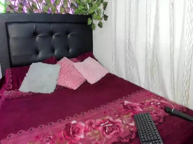 Live sex webcam photo for Holly_rosee #261517190