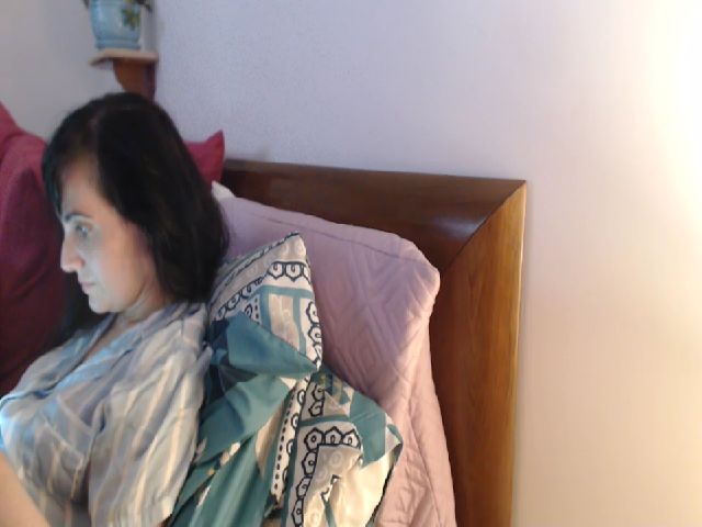 Live sex webcam photo for isabellazee2 #254358892