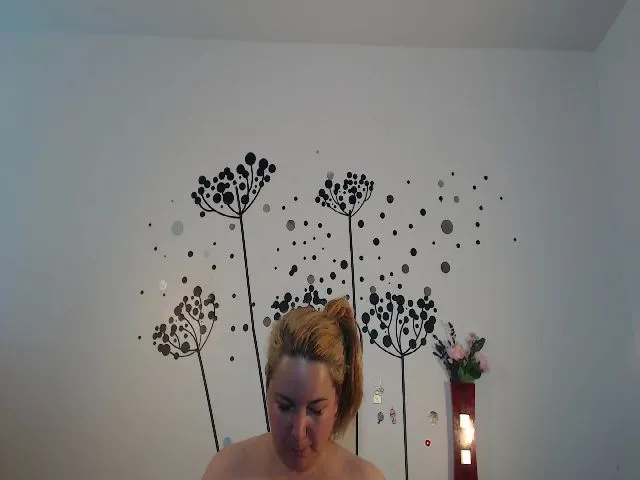 Live sex webcam photo for voluptuousDDD #255348651