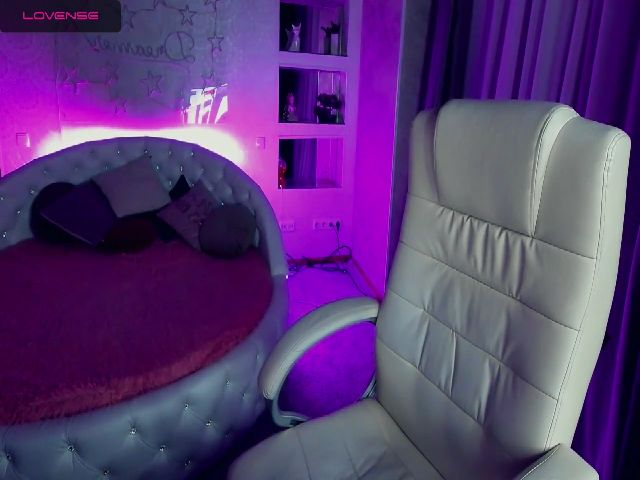 Live sex webcam photo for TinkerrBelll #255743805