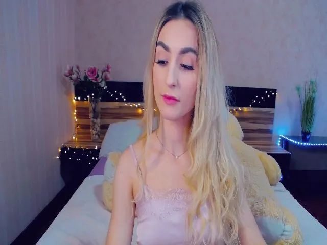 Live sex webcam photo for LiaBrazzer #253704799