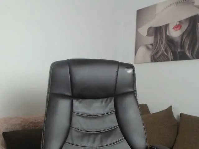 Live sex webcam photo for Evelyn7 #240997901