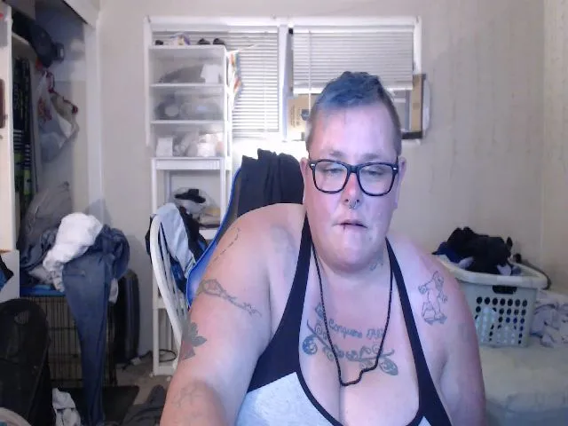 Live sex webcam photo for PunkChick420 #264174812