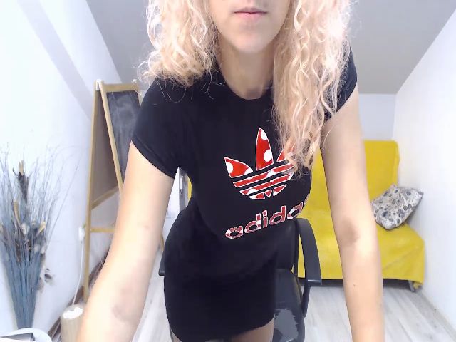 Live sex webcam photo for CurlyBella #259077574