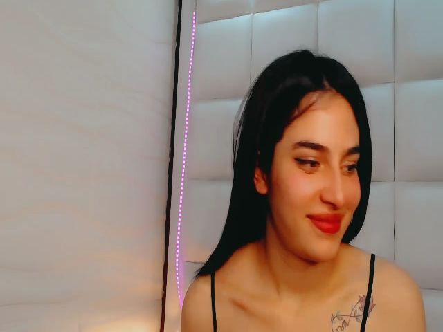 Live sex webcam photo for Luna_candyy #253611020