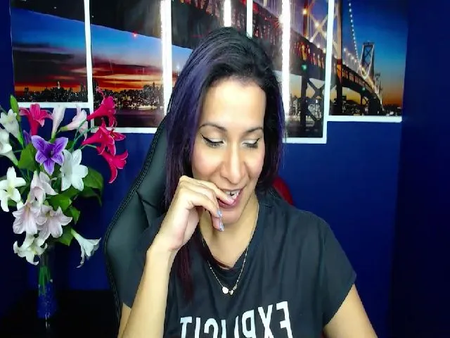 Live sex webcam photo for Infernalsexx #256157704