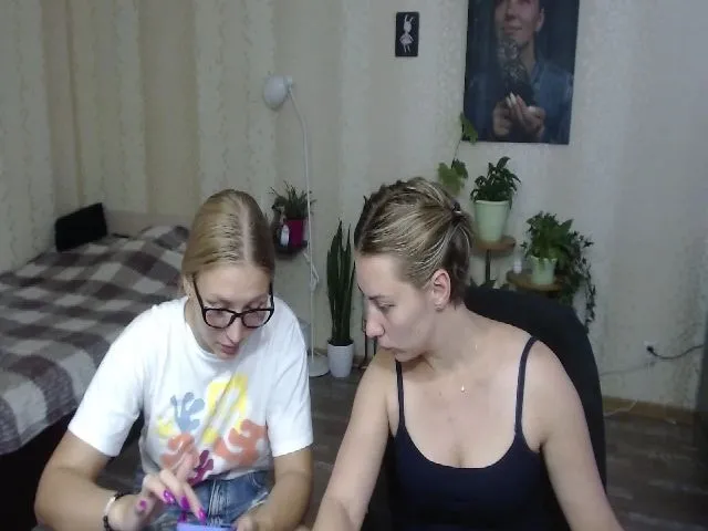 Live sex webcam photo for Emi_lywild #253676870