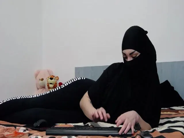 Live sex webcam photo for ElyshaArabian #261113465