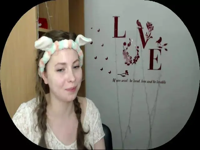 Live sex webcam photo for MollyMey #253587722