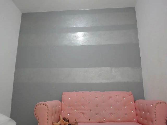 Live sex webcam photo for CaeliBabandi #256992098