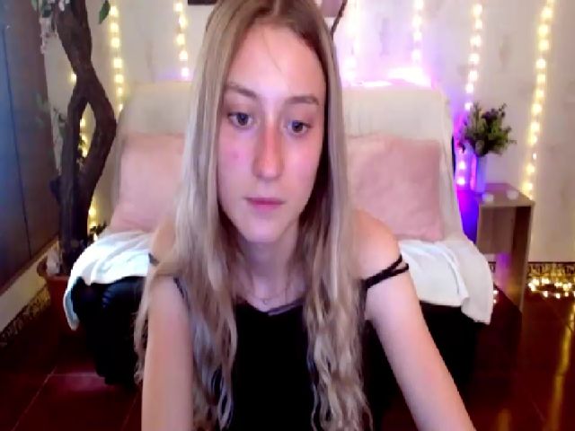 Live sex webcam photo for LinaRum__ #254080143