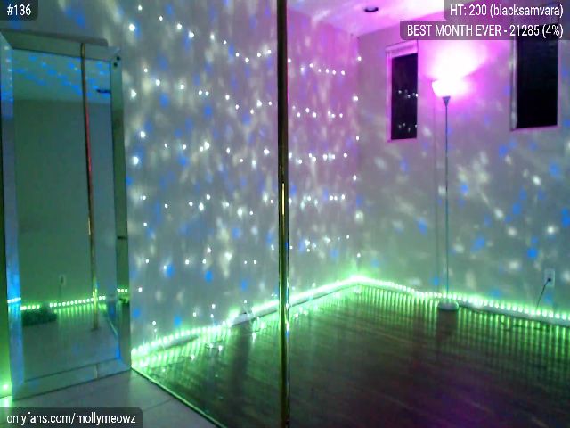 Live sex webcam photo for MollyMeowz #261835288