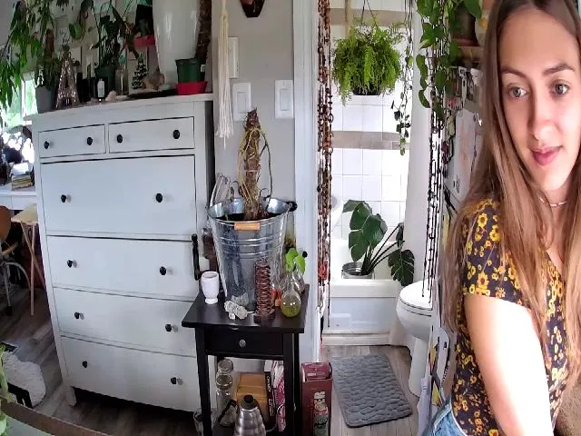 Live sex webcam photo for Sexylexi211 #256381144