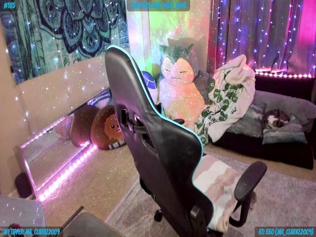 Live sex webcam photo for Nikki_Haze #262571612