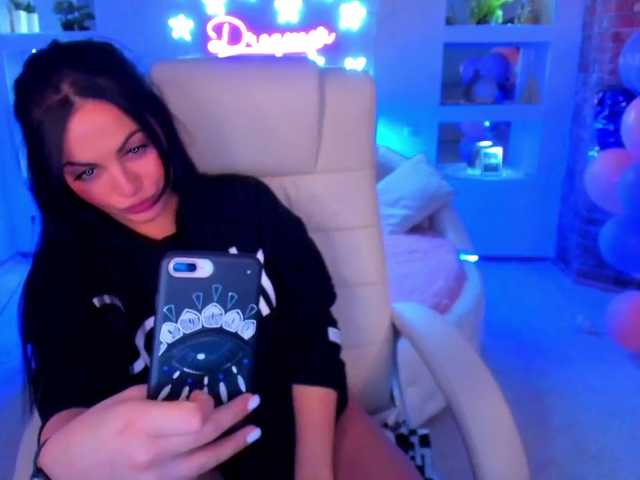 Live sex webcam photo for RayLenee #241270300